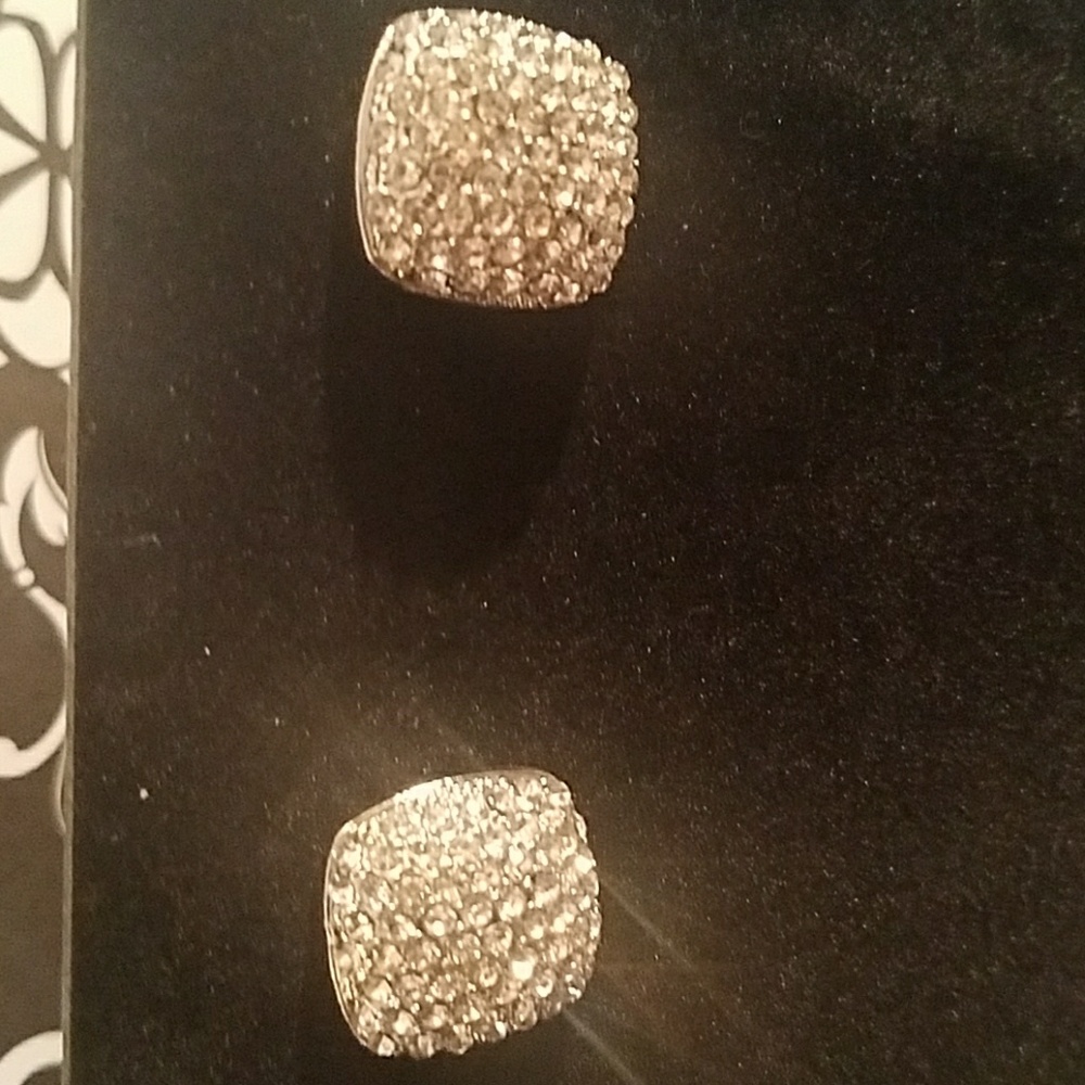Jewelry - Picture 3 of 3